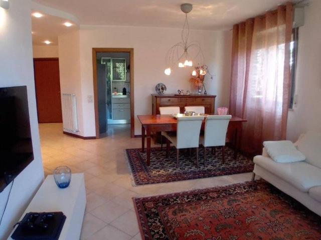 Appartamento in vendita a Miralfiore, Marche