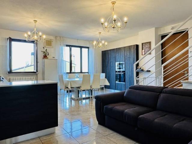 Appartamento in vendita a Pesaro, Pesaro E Urbino