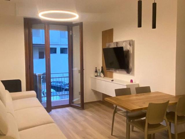 Appartamento in vendita a Pesaro, Pesaro E Urbino