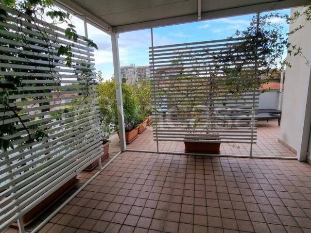 Appartamento in vendita a Pesaro, Pesaro E Urbino