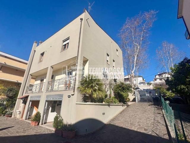 Appartamento in vendita a Pescara Colli, Pescara
