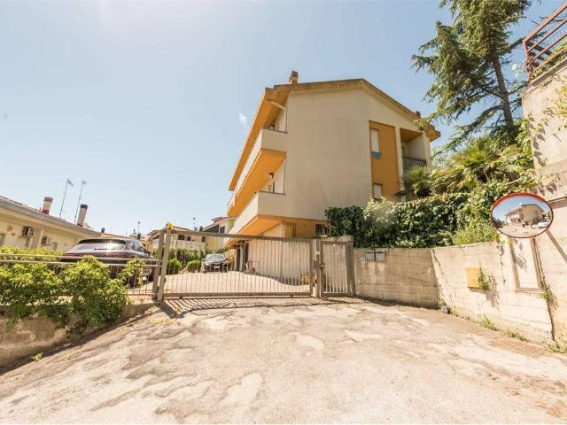 Appartamento in vendita a C.da Colle Cervone, Pescara