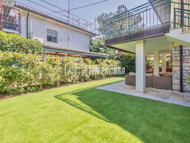 Villa Indipendente in vendita a Peschiera Del Garda, Veneto