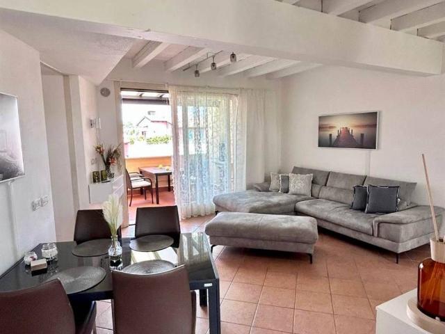 Appartamento in vendita a Peschiera Del Garda, Veneto