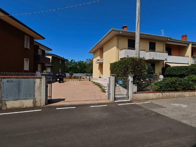 Appartamento in vendita a Peschiera Del Garda, Veneto