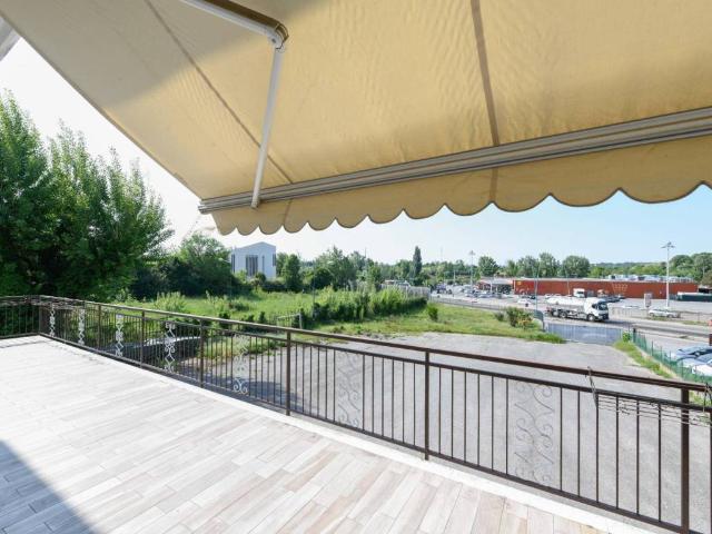 Appartamento in vendita a Peschiera Del Garda, Veneto