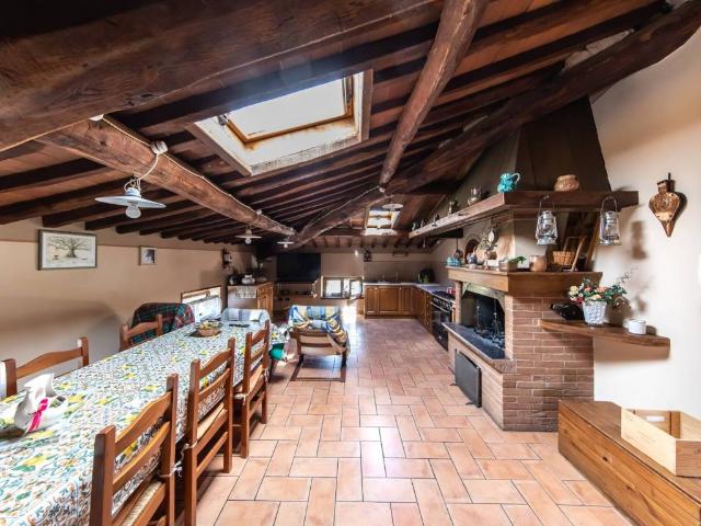 Appartamento in vendita a Uzzano E Castello, Toscana