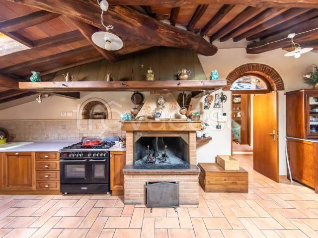 Appartamento in vendita a Uzzano E Castello, Toscana