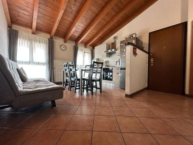 Appartamento in vendita a Pessano Con Bornago, Lombardia