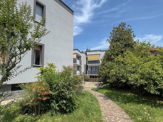 Appartamento in vendita a Pessano Con Bornago, Lombardia