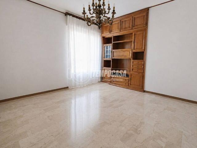 Appartamento in vendita a Baia del Re, Piacenza