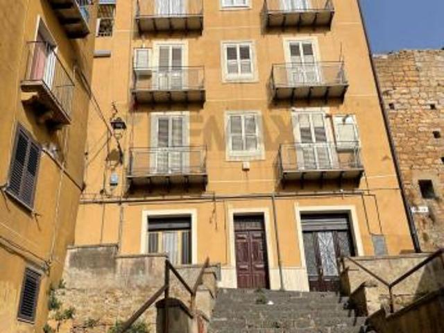 Appartamento in vendita a Canali, Piazza