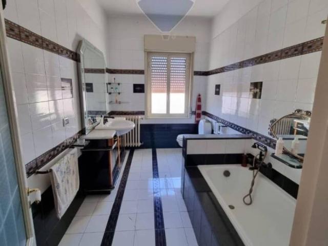 Appartamento in vendita a Castellina, Piazza