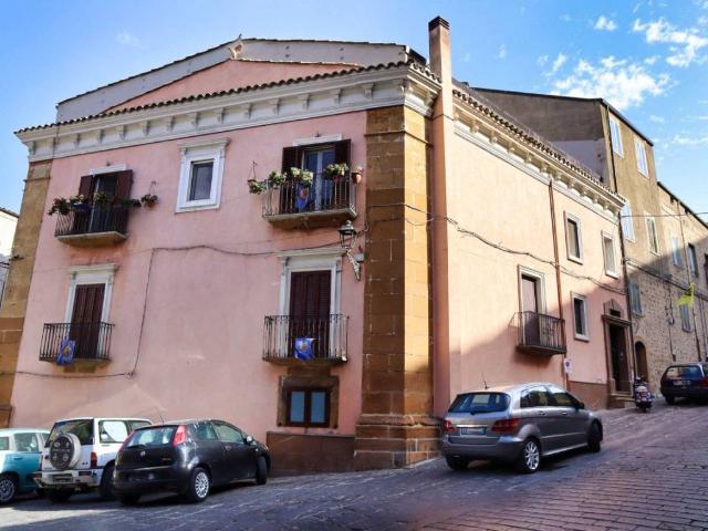 Appartamento in vendita a Castellina, Piazza