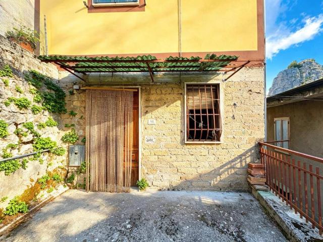 Appartamento in vendita a Pietrastornina