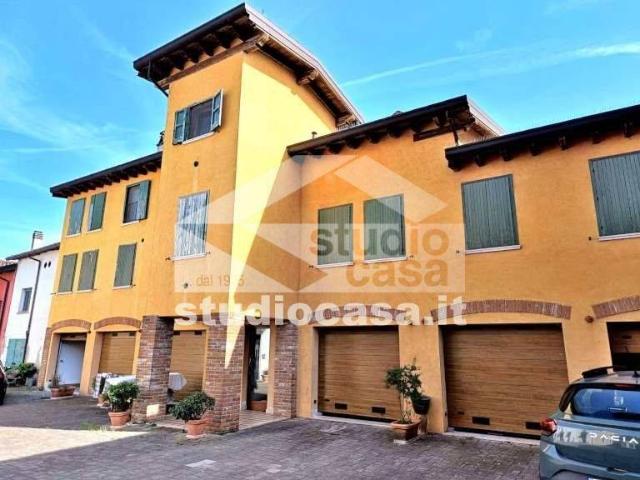 Appartamento in vendita a Pieve D'olmi, Lombardia