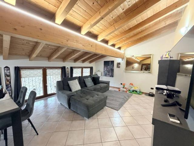Appartamento in vendita a Pieve Porto Morone, Lombardia