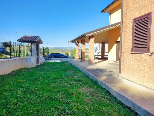 Appartamento in vendita a Zona P.E.E.P., Pineto
