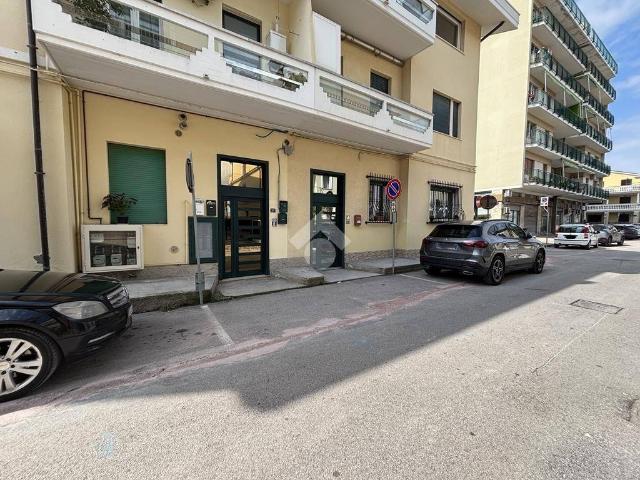 Appartamento in vendita a Quartiere dei poeti, Pineto