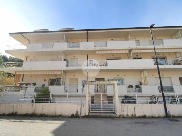 Appartamento in vendita a Quartiere dei poeti, Pineto