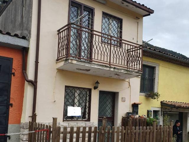 Appartamento in vendita a Pizzone, Molise