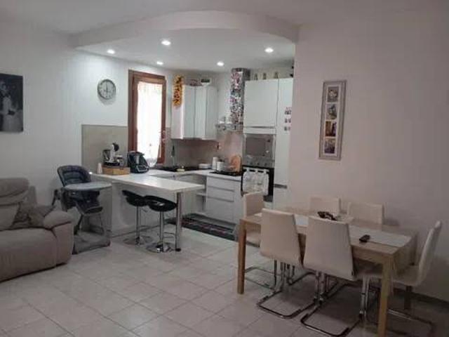 Appartamento in vendita a Lecchi, Toscana