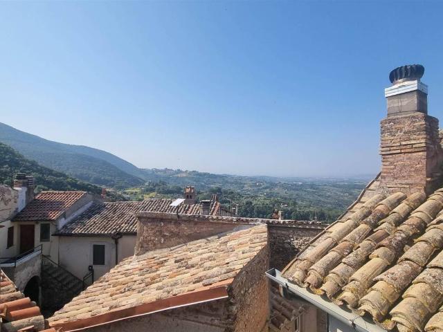 Appartamento in vendita a Poggio Catino, Lazio