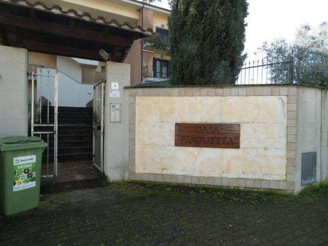 Appartamento in vendita a Borgo S.Antonio, Poggio Mirteto