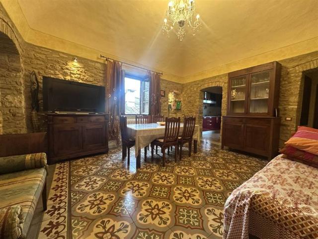 Appartamento in vendita a Pomarance, Pisa
