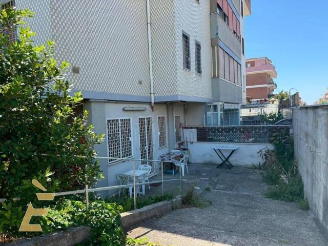 Appartamento in vendita a Laurentum, Roma Capitale