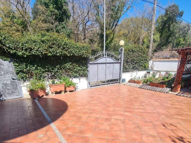 Appartamento in vendita a Villaggio Azzurro, Roma Capitale