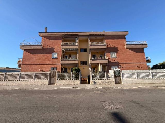 Appartamento in vendita a Zingarini, Pomezia