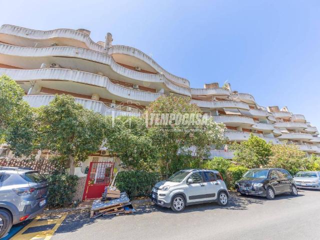 Appartamento in vendita a Laurentum, Roma Capitale