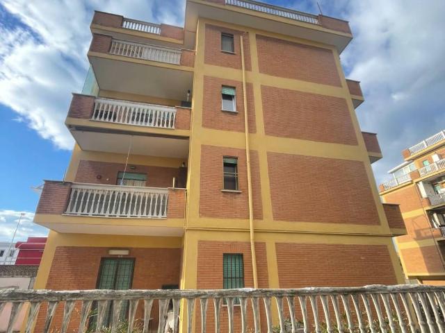 Appartamento in vendita a Laurentum, Roma Capitale