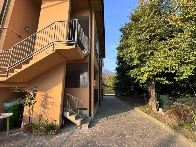 Appartamento in vendita a Lezza, Ponte Lambro