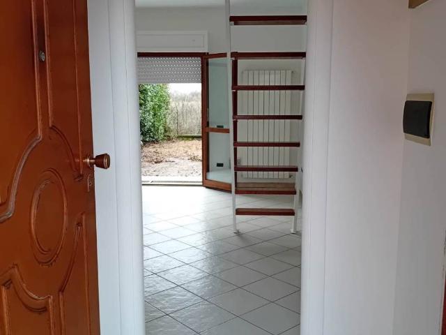 Appartamento in vendita a Via del Pino, Pontedera