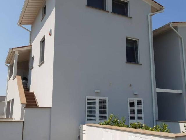 Appartamento in vendita a Via del Pino, Pontedera