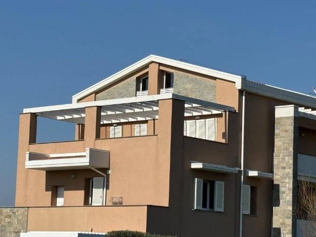 Appartamento in vendita a Via del Pino, Pontedera
