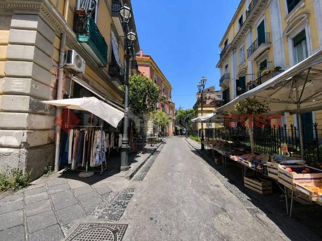 Appartamento in vendita a Portici, Campania