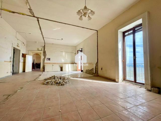 Appartamento in vendita a Portici, Campania