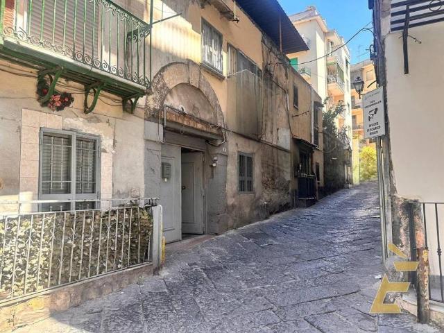 Appartamento in vendita a Portici, Campania