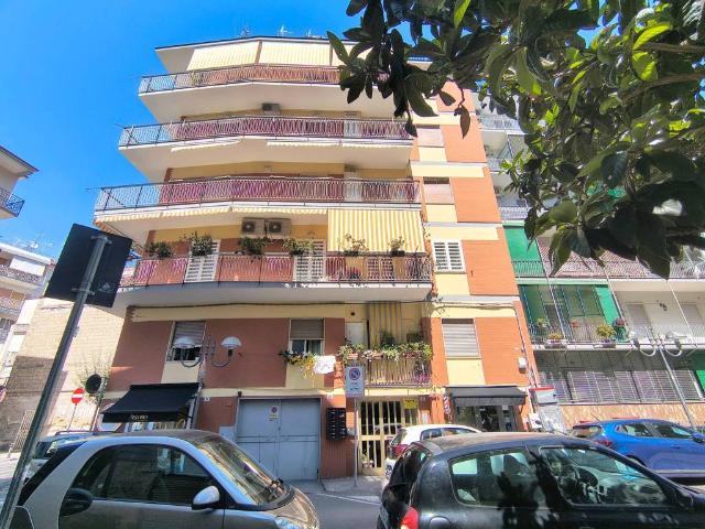 Appartamento in vendita a Portici, Campania