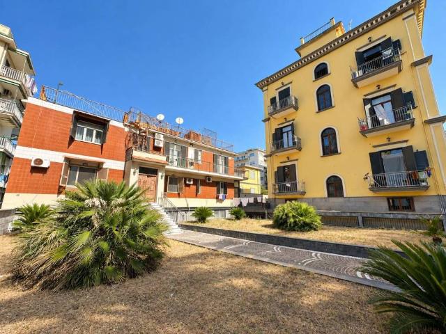 Appartamento in vendita a Portici, Napoli