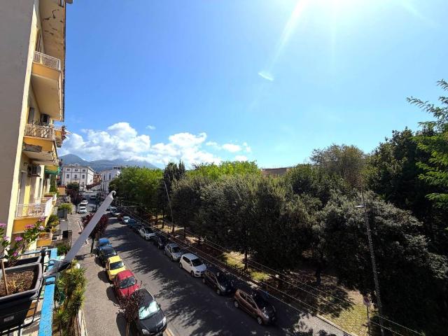 Appartamento in vendita a Portici, Napoli
