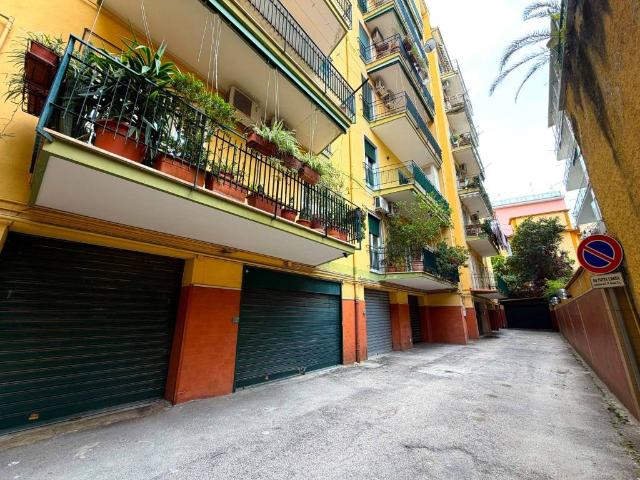 Appartamento in vendita a Portici, Campania