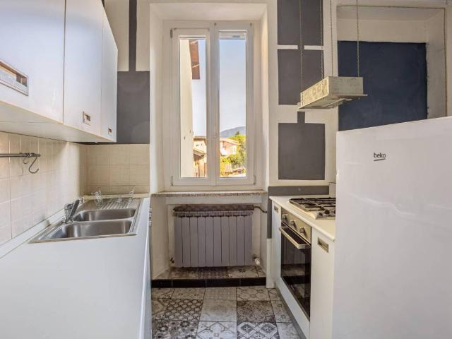 Appartamento in vendita a Porto Ceresio, Varese