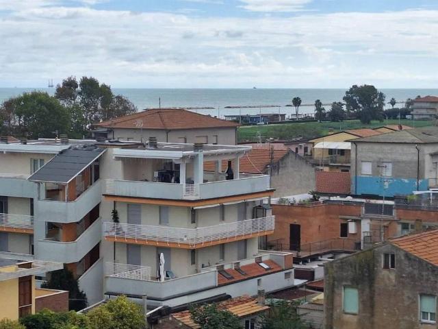 Appartamento in vendita a Centro, Marche