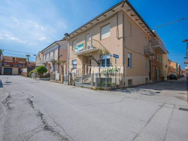 Appartamento in vendita a Marche, Macerata