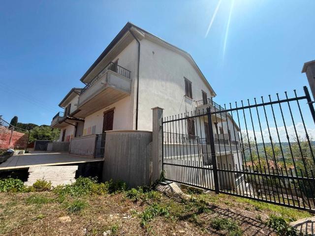 Appartamento in vendita a Contrada Montecanepino, Marche