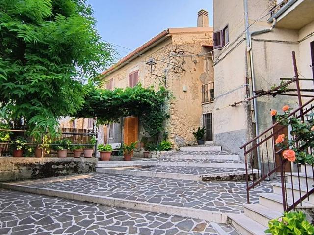 Appartamento in vendita a Pietraforte, Lazio